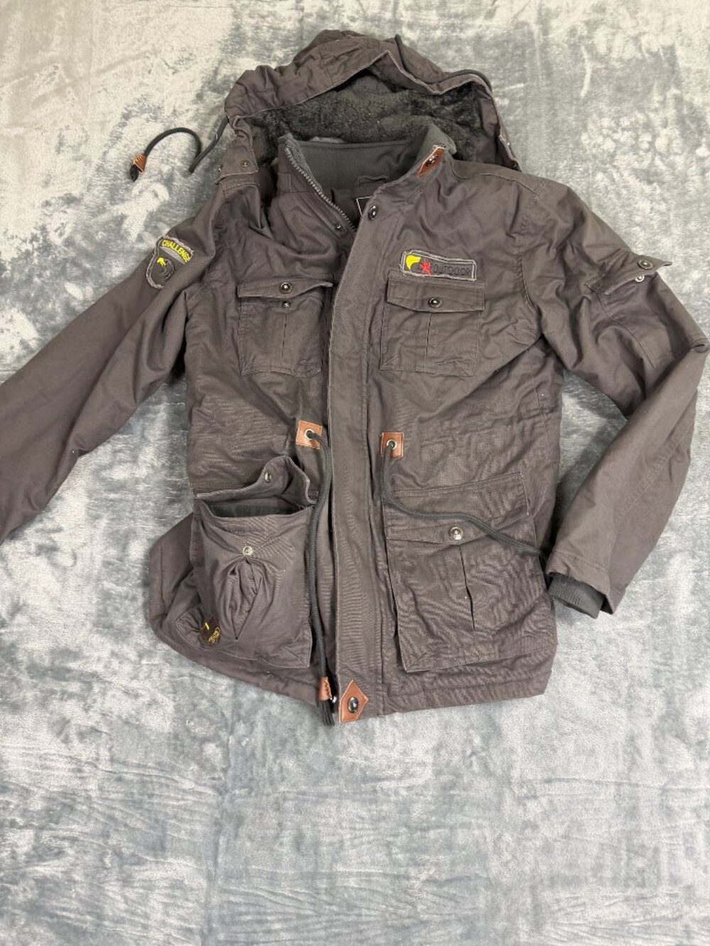 Outdoor Jacket With Faux Fur Lining Multiple Pockets & Hood Mens Size S